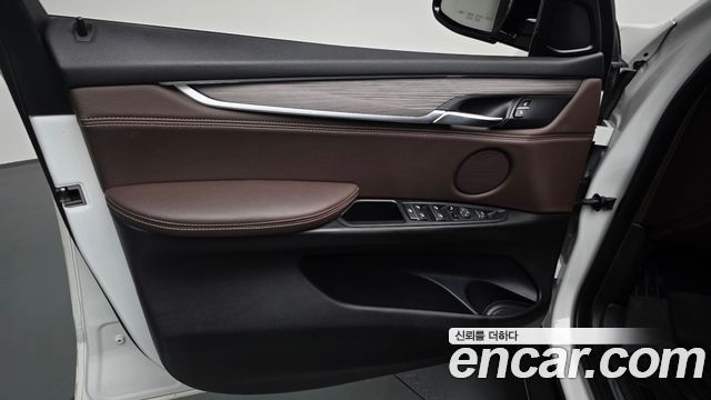BMW X5 2018 — photo 14