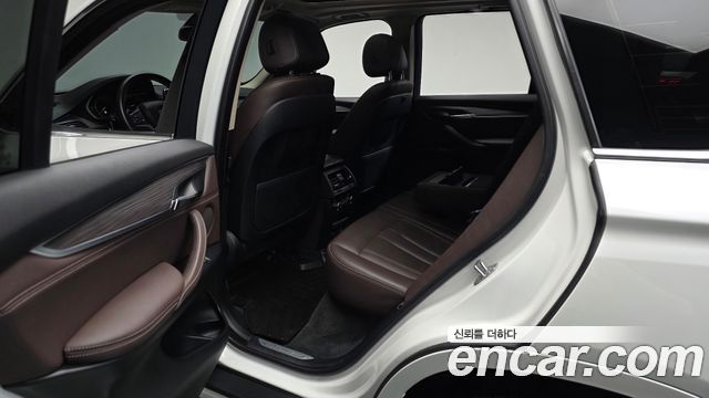 BMW X5 2018 — photo 16