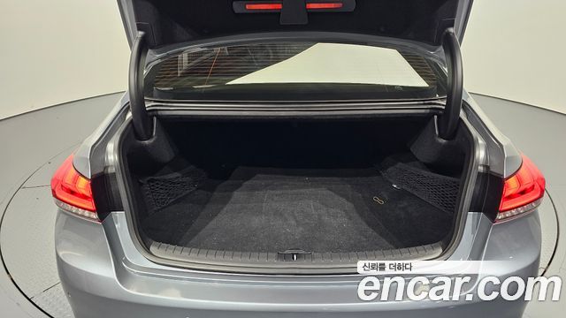 Genesis G80 2017 — photo 33