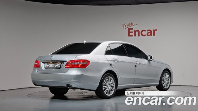 Mercedes-Benz E-Class 2010 — photo 2