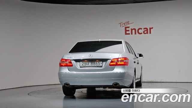 Mercedes-Benz E-Class 2010 — photo 4