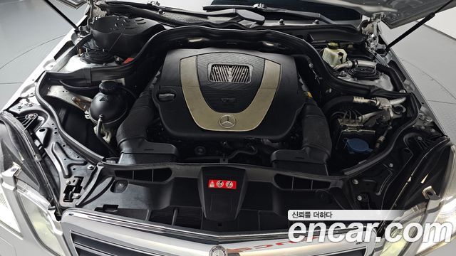 Mercedes-Benz E-Class 2010 — photo 6