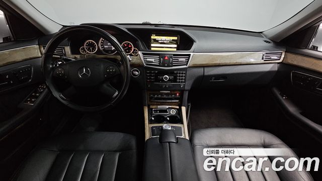 Mercedes-Benz E-Class 2010 — photo 7