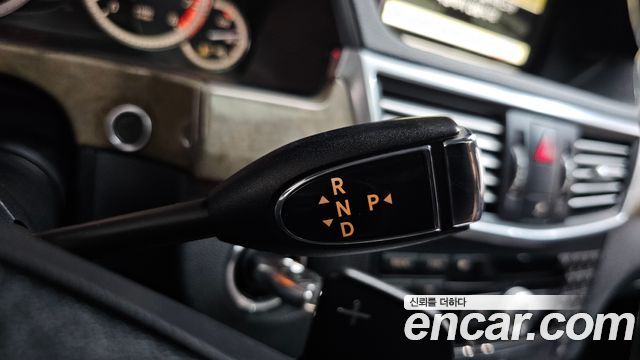 Mercedes-Benz E-Class 2010 — photo 9