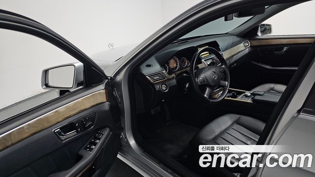 Mercedes-Benz E-Class 2010 — photo 10