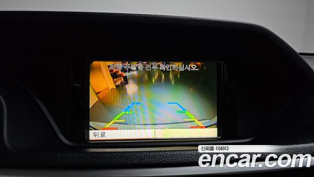 Mercedes-Benz E-Class 2010 — photo 15