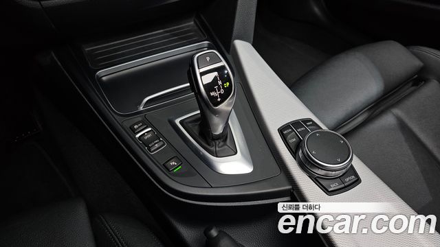 BMW 3-Series 2018 — photo 12