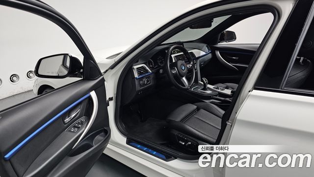 BMW 3-Series 2018 — photo 13