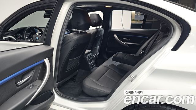 BMW 3-Series 2018 — photo 18