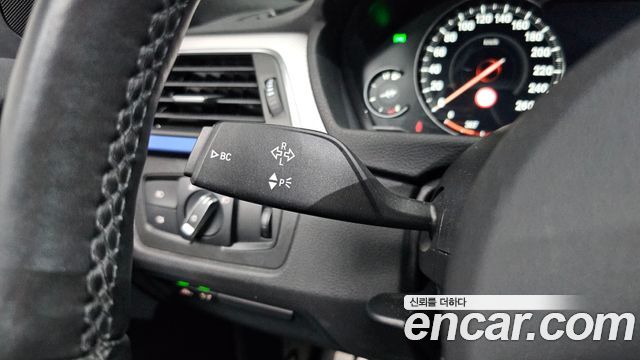 BMW 3-Series 2018 — photo 21