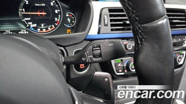 BMW 3-Series 2018 — photo 22
