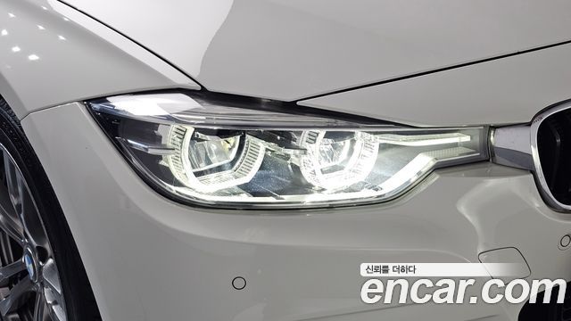 BMW 3-Series 2018 — photo 8