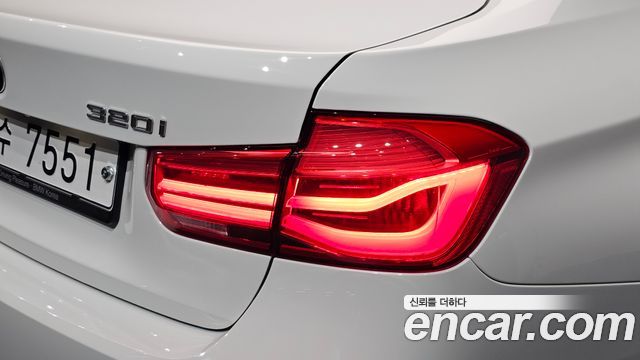 BMW 3-Series 2018 — photo 9