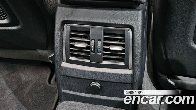 BMW 3-Series 2018 — photo 27