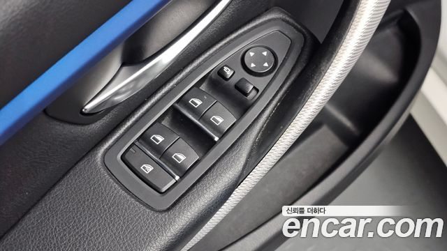 BMW 3-Series 2018 — photo 28