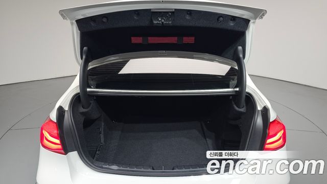 BMW 3-Series 2018 — photo 32