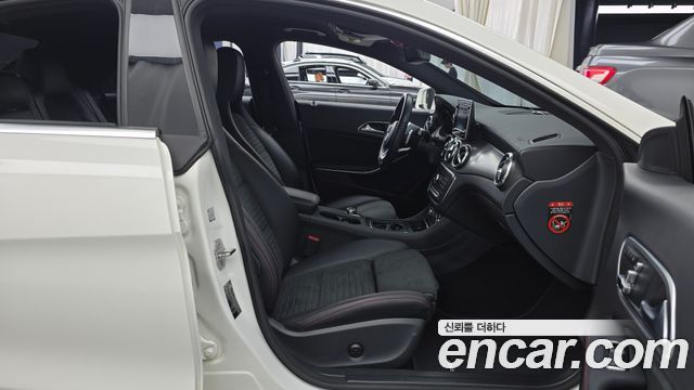 Mercedes-Benz CLA-Class 2018 — photo 16