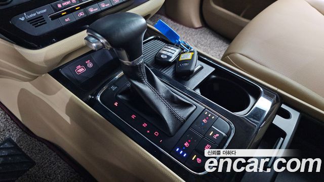 Kia Canival 2018 — photo 9