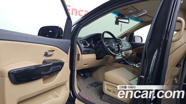 Kia Canival 2018 — photo 10