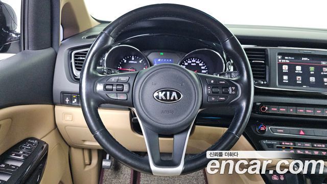 Kia Canival 2018 — photo 14
