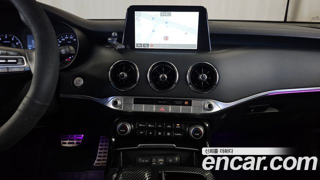 Kia Stinger 2019 — photo 16