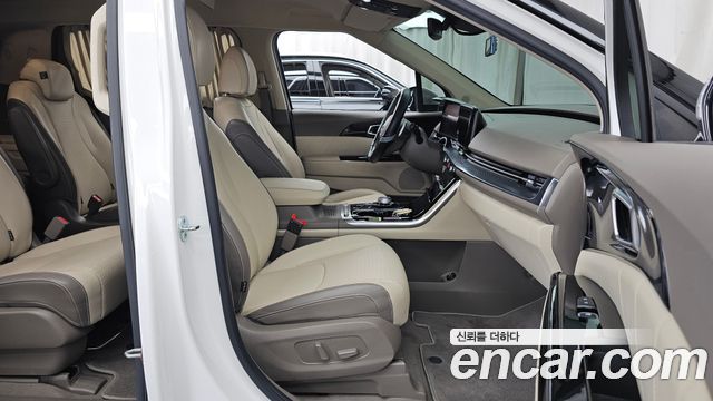Kia Canival 2021 — photo 17