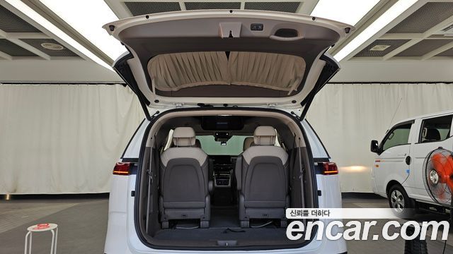 Kia Canival 2021 — photo 25