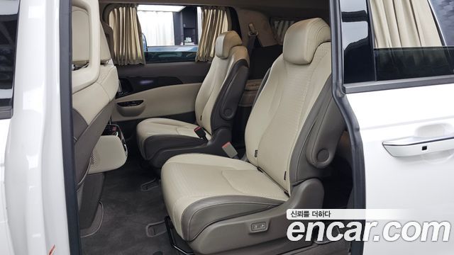 Kia Canival 2021 — photo 16