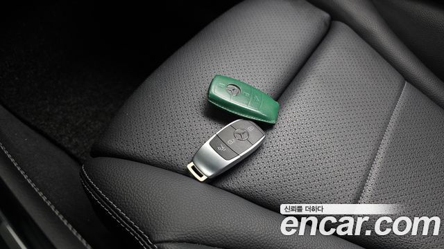 Mercedes-Benz GLC-Class 2021 — photo 32