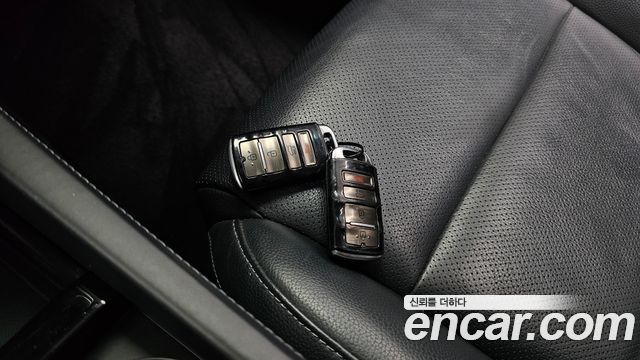 Kia K7 2016 — photo 32