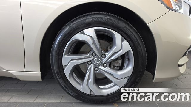 Honda Accord 2018 — photo 7