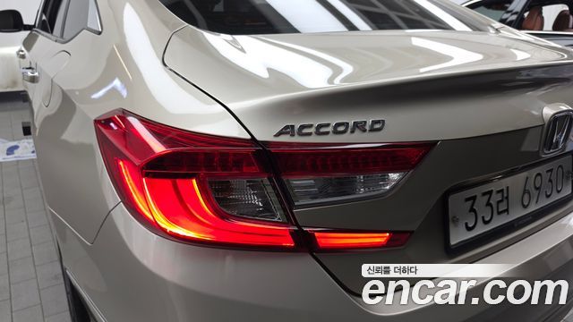 Honda Accord 2018 — photo 9