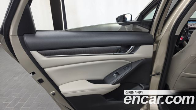 Honda Accord 2018 — photo 15