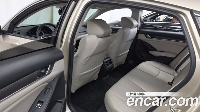 Honda Accord 2018 — photo 16