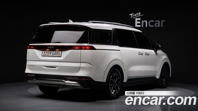 Kia Canival 2023 — photo 2