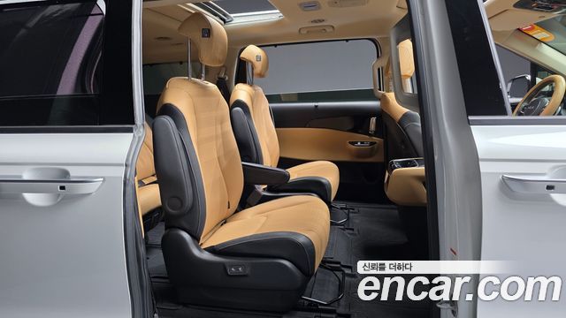 Kia Canival 2023 — photo 17