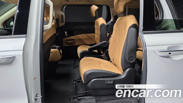 Kia Canival 2023 — photo 18