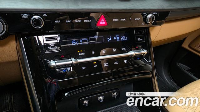 Kia Canival 2023 — photo 32