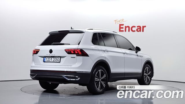 Volkswagen Tiguan 2021 — photo 2