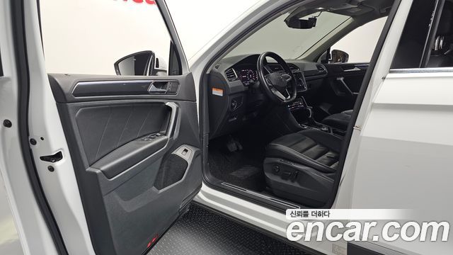 Volkswagen Tiguan 2021 — photo 10