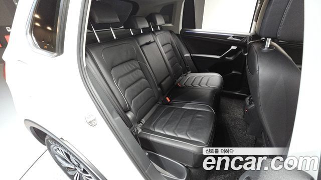 Volkswagen Tiguan 2021 — photo 11