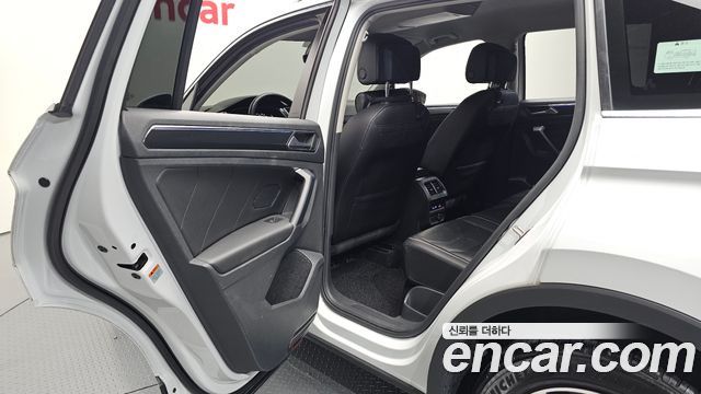 Volkswagen Tiguan 2021 — photo 12