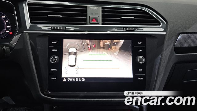 Volkswagen Tiguan 2021 — photo 15