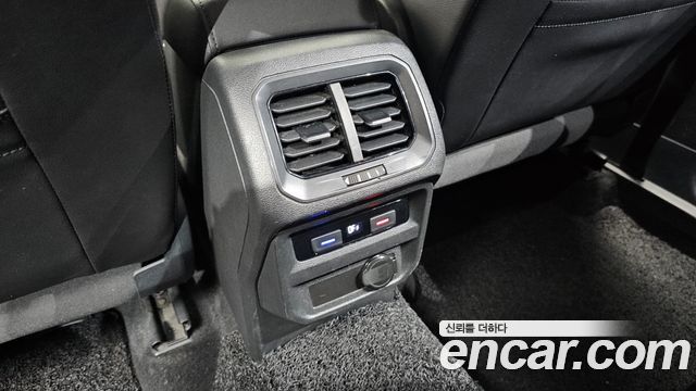 Volkswagen Tiguan 2021 — photo 17