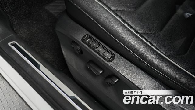 Volkswagen Tiguan 2021 — photo 19