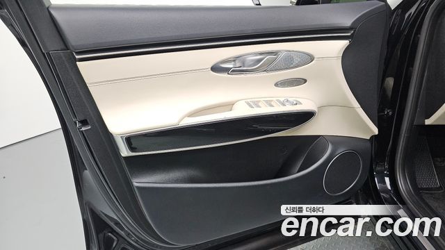 Genesis GV70 2022 — photo 14