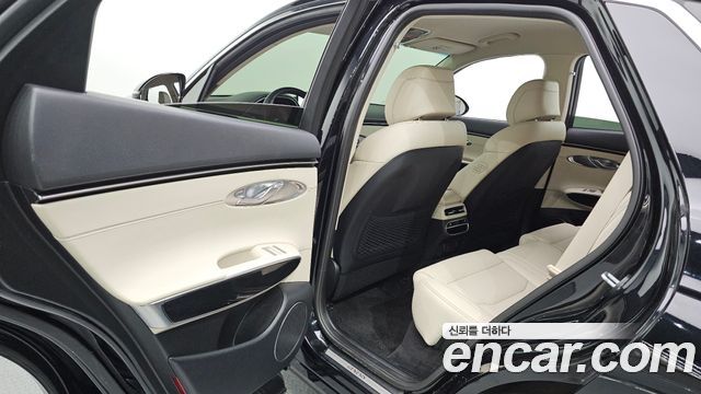 Genesis GV70 2022 — photo 16