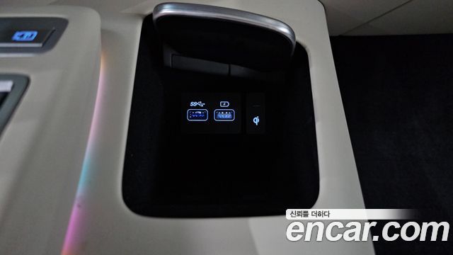 Genesis GV70 2022 — photo 30