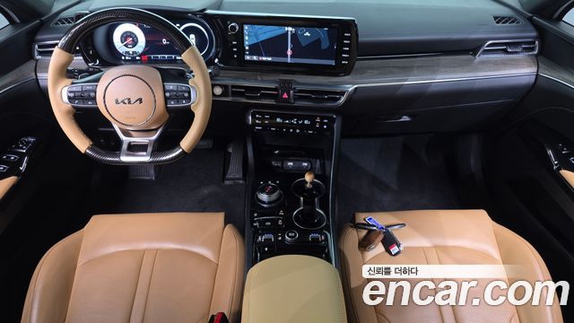 Kia K5 2023 — photo 10