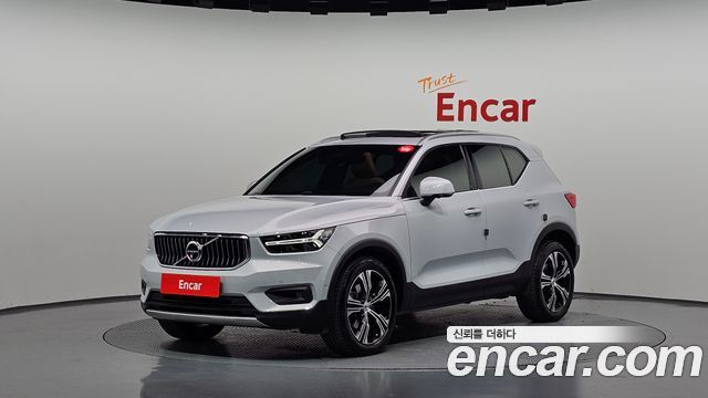 Volvo XC40 2022 — photo 1